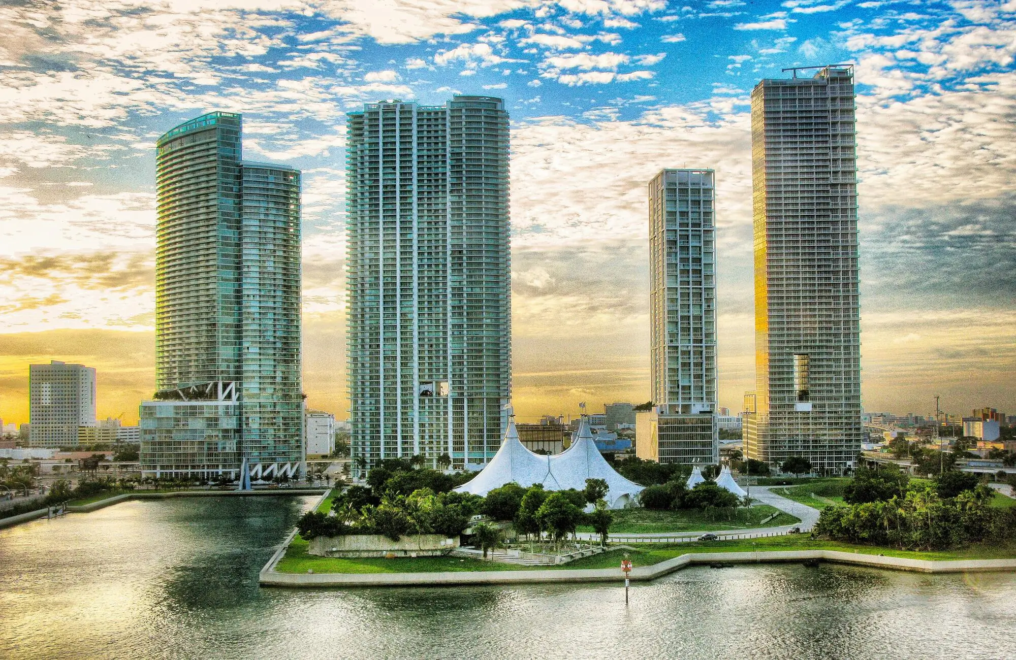 Attracting Guests in the Off-Season: Tips for Year-Round Bookings in Miami, FL